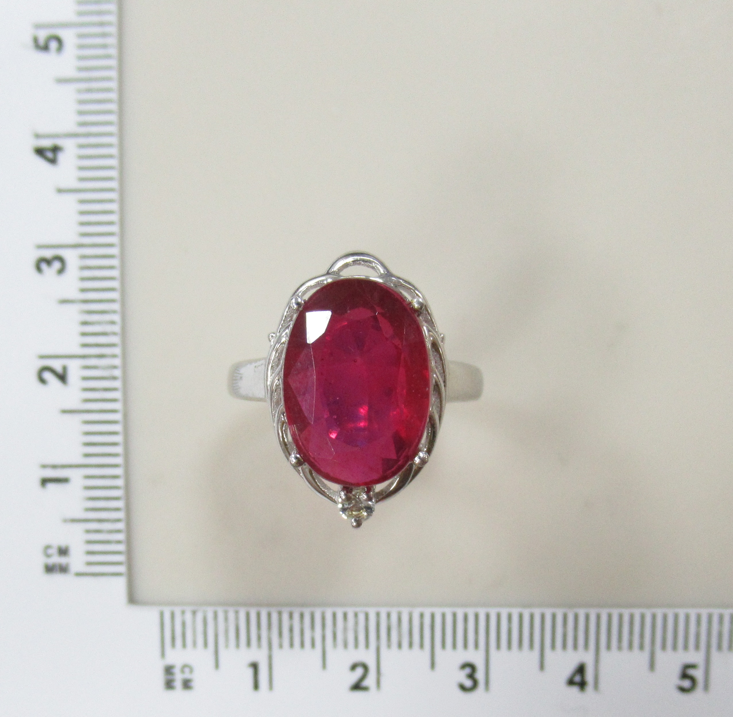 Серебряное кольцо с рубином